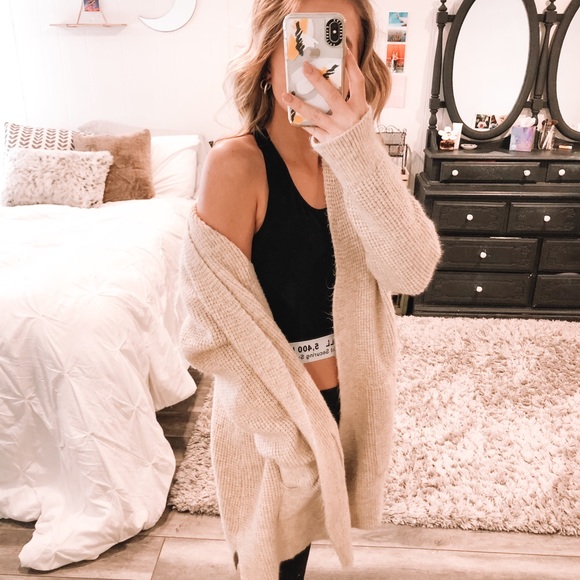 Adorable Cozy Cardigan!! - Picture 3 of 10